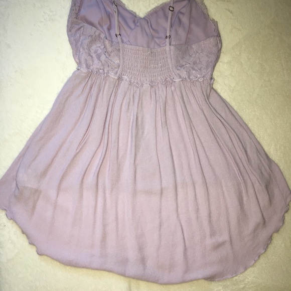 Lavender spaghetti strap cinched V-neck top 🌸 - Picture 4 of 8